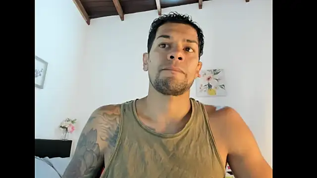 Snapshot of spartacuslyon chatting on July 14, 8:58 pm spartacuslyon online show from July 14, 8:58 pm