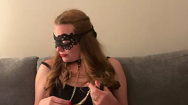 Snapshot of Wilde-Fuechsin chatting on July 25, 7:55 pm Wilde-Fuechsin online show from July 25, 7:55 pm