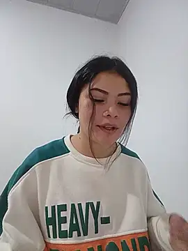 Snapshot of LoveLilly_ chatting on July 28, 9:26 am LoveLilly online show from July 28, 9:26 am