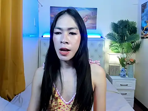 YourTSLovely online show from August 7, 9:50 pm