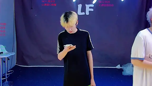 Snapshot of LF-boy chatting on July 15, 3:50 pm LF-boy online show from July 15, 3:50 pm