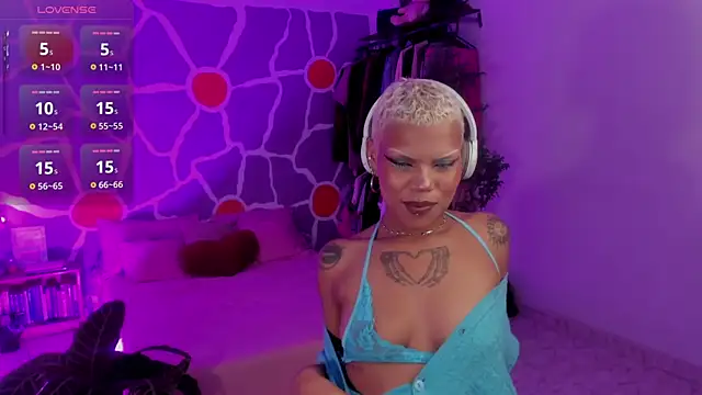 Snapshot of lisa_silverstar chatting on July 28, 8:52 pm lisa silverstar online show from July 28, 8:52 pm