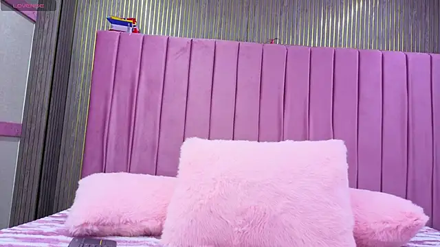 Snapshot of Sofia_Messy- chatting on July 17, 4:08 am Sofia Messy- online show from July 17, 4:08 am