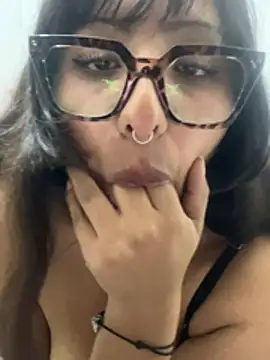 Snapshot of kitty_lovered chatting on July 21, 6:10 pm kitty lovered online show from July 21, 6:10 pm