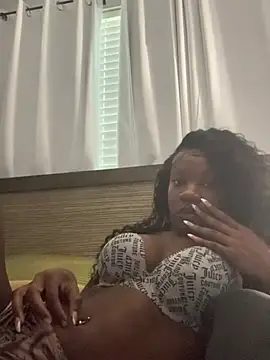 Snapshot of therealgiabenj chatting on July 21, 12:40 pm therealgiabenj online show from July 21, 12:40 pm
