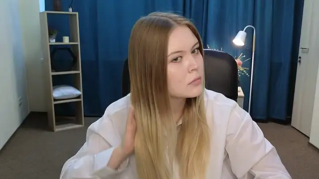 Snapshot of HortensiaHall chatting on July 24, 3:48 am HortensiaHall online show from July 24, 3:48 am