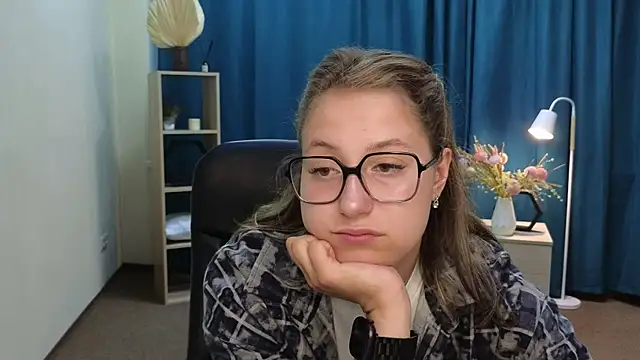 Snapshot of CiaraSiracuse chatting on July 23, 9:40 am CiaraSiracuse online show from July 23, 9:40 am