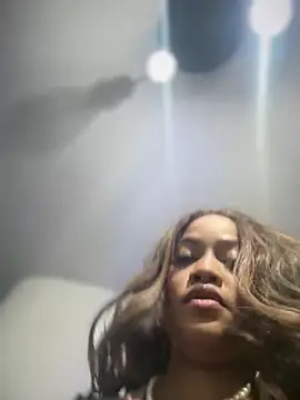 Snapshot of riri_brunnete chatting on March 1, 4:03 am riri brunnete online show from March 1, 4:03 am