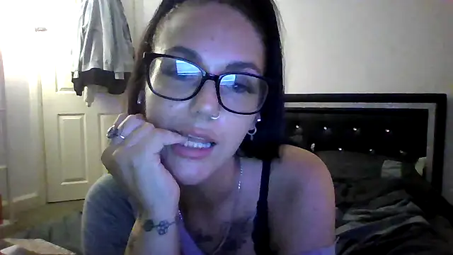 Snapshot of Pretty_Kizzi chatting on July 27, 9:33 pm Pretty Kizzi online show from July 27, 9:33 pm
