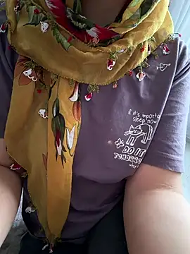Snapshot of leyla_980 chatting on July 23, 5:38 am leyla 980 online show from July 23, 5:38 am