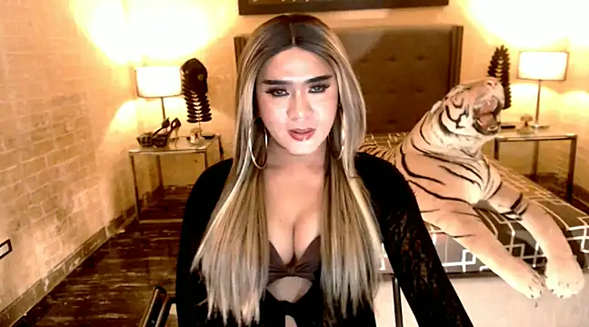 BigCumHuntersxx online show from January 17, 12:52 pm