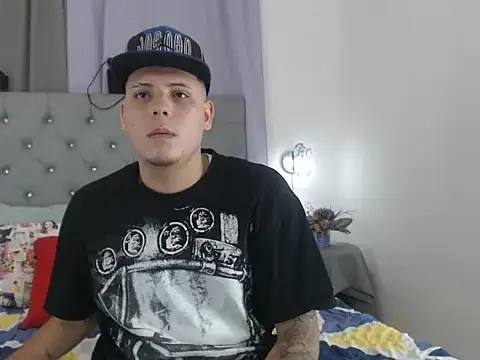 Snapshot of AnthoonyReyes chatting on July 24, 3:21 pm AnthoonyReyes online show from July 24, 3:21 pm