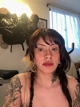 bellevelvet online show from August 6, 11:06 pm