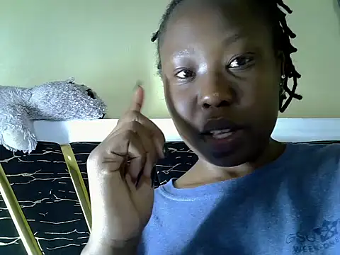Snapshot of Misslovvie chatting on July 25, 8:28 pm Misslovvie online show from July 25, 8:28 pm