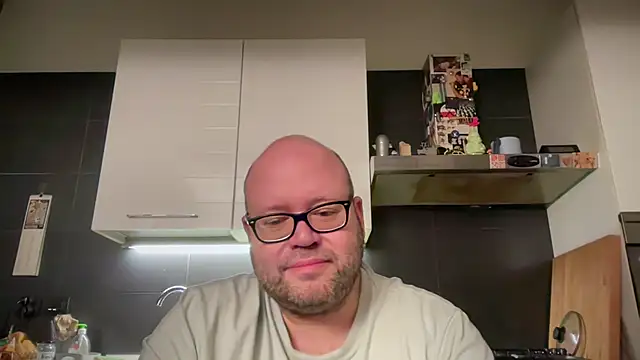 theitalianbear online show from December 2, 2:20 am