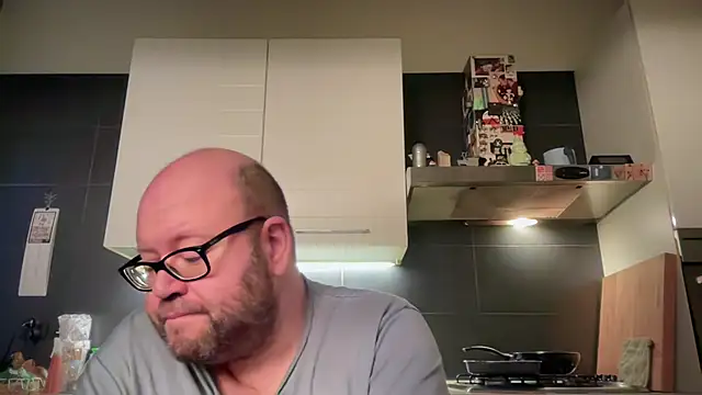 theitalianbear online show from February 21, 5:35 am