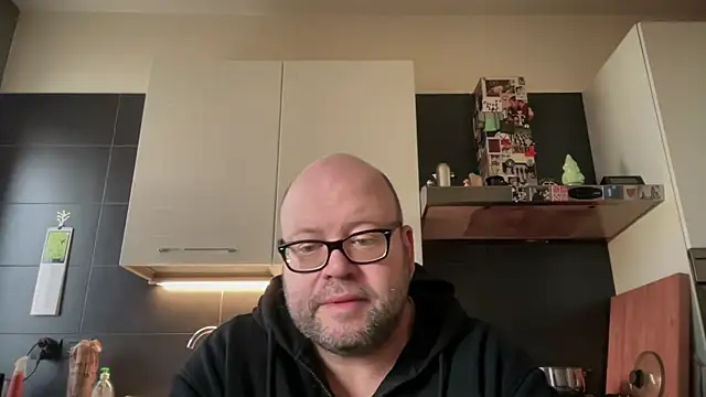 theitalianbear online show from April 1, 8:04 am