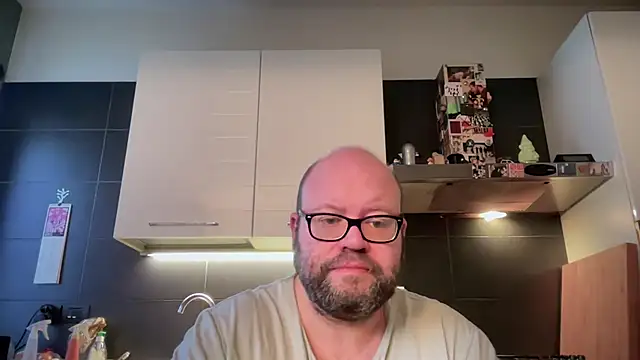 Snapshot of theitalianbear chatting on April 21, 5:03 am theitalianbear online show from April 21, 5:03 am