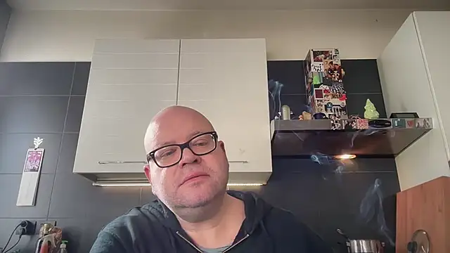 Snapshot of theitalianbear chatting on April 25, 6:49 am theitalianbear online show from April 25, 6:49 am