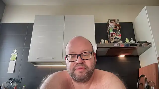 Snapshot of theitalianbear chatting on May 14, 7:15 am theitalianbear online show from May 14, 7:15 am