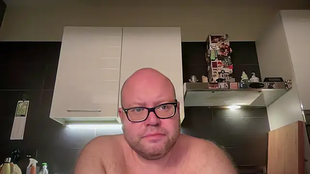 Snapshot of theitalianbear chatting on May 28, 2:09 am theitalianbear online show from May 28, 2:09 am