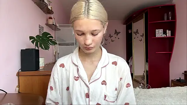 RoxyKindlimann online show from July 27, 1:07 pm