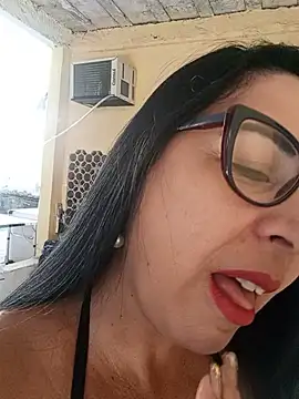 Snapshot of mommy_safira chatting on August 1, 12:48 pm mommy safira online show from August 1, 12:48 pm