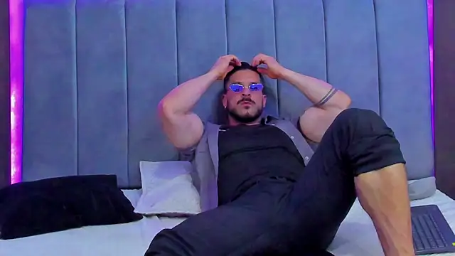 dennis coxx  online show from July 28, 5:47 am