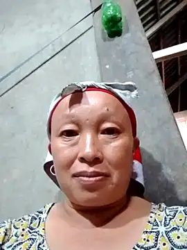 Snapshot of Lidaa-a chatting on August 4, 7:55 am Lidaa-a online show from August 4, 7:55 am