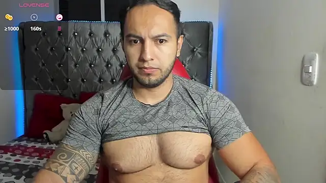 Snapshot of mrloganfuck1 chatting on May 30, 6:43 am mrloganfuck1 online show from May 30, 6:43 am