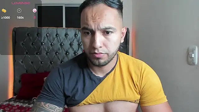 Snapshot of mrloganfuck1 chatting on June 6, 5:34 am mrloganfuck1 online show from June 6, 5:34 am