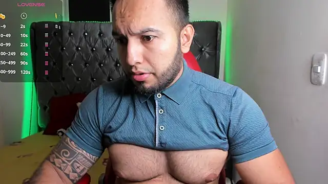 mrloganfuck1 online show from August 6, 5:42 am