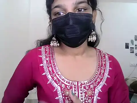 Snapshot of TANNU_SONI_ chatting on August 3, 6:45 am TANNU SONI online show from August 3, 6:45 am