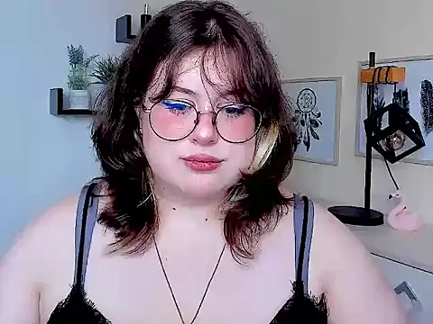 Snapshot of OpheliaLush chatting on August 3, 9:15 am OpheliaLush online show from August 3, 9:15 am