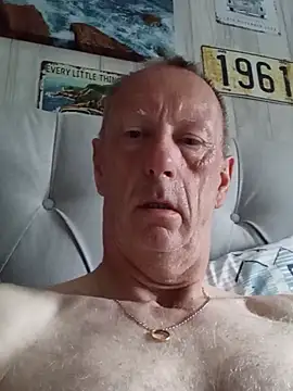 Snapshot of degsyjohn chatting on July 29, 6:22 am degsyjohn online show from July 29, 6:22 am