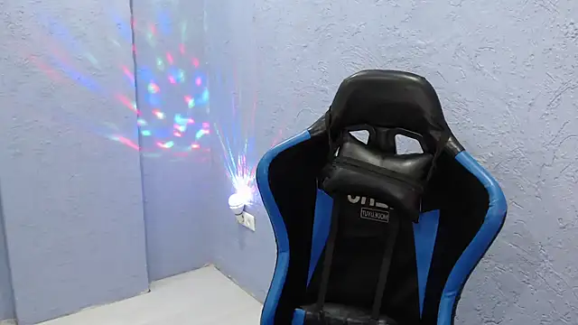 Snapshot of sexyru_couple chatting on December 16, 2:05 pm sexyru couple online show from December 16, 2:05 pm