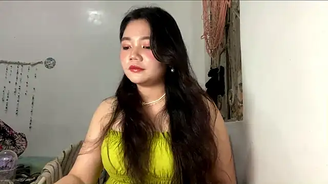 Snapshot of YasminMunir chatting on August 2, 5:39 am YasminMunir online show from August 2, 5:39 am