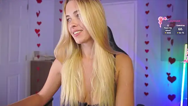 Snapshot of DanikaDillan chatting on February 13, 4:54 am DanikaDillan online show from February 13, 4:54 am