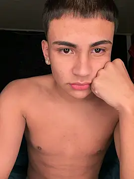 Snapshot of baby_dan chatting on August 4, 3:53 am baby dan online show from August 4, 3:53 am