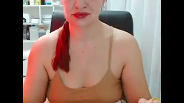 Snapshot of Fire_girl35 chatting on August 7, 9:28 pm Fire girl35 online show from August 7, 9:28 pm