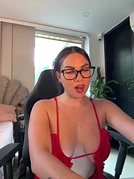 Snapshot of HannaBeckett chatting on April 16, 6:19 pm HannaBeckett online show from April 16, 6:19 pm