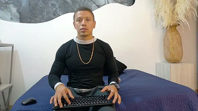 Thiago 16 online show from August 5, 3:31 am
