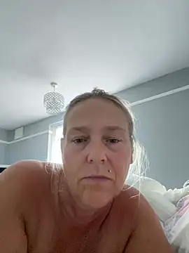 Snapshot of Blondnboujee53 chatting on August 4, 5:54 am Blondnboujee53 online show from August 4, 5:54 am