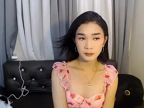 Snapshot of expensive_nadia chatting on August 4, 3:53 am expensive nadia online show from August 4, 3:53 am