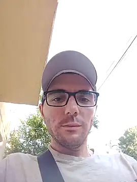 Snapshot of gabrieldanut27 chatting on August 4, 2:41 pm gabrieldanut27 online show from August 4, 2:41 pm