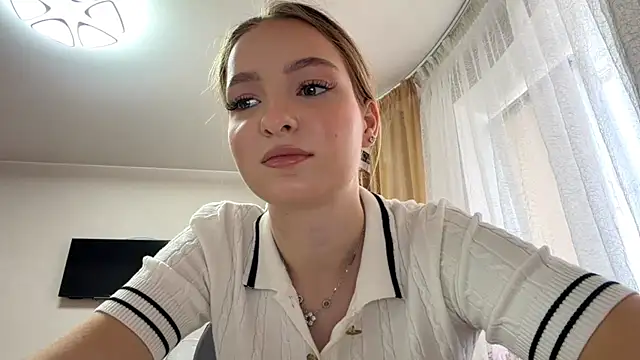 Snapshot of YolondaCrincoli chatting on August 5, 12:19 pm YolondaCrincoli online show from August 5, 12:19 pm