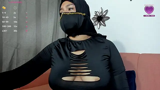 Snapshot of zaahira_66 chatting on August 5, 2:25 am zaahira 66 online show from August 5, 2:25 am