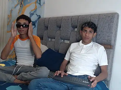 Snapshot of RED_ZONE_BOYS chatting on August 5, 2:42 pm RED ZONE BOYS online show from August 5, 2:42 pm