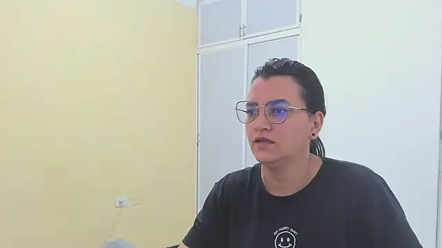 MARILYN GARCIA online show from March 13, 1:40 pm