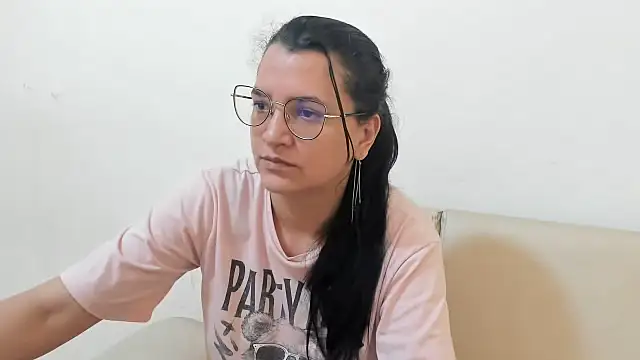 MARILYN GARCIA online show from January 9, 5:15 pm